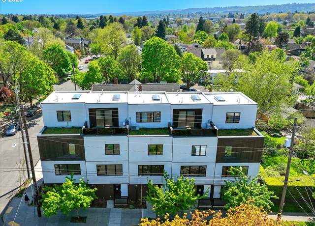 Property at 2264 SE Division St, Portland, OR 97202, 3 beds, 2.5 baths
