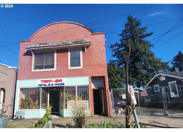 Property at 3144 NE 67th Ave, Portland, OR 97213, 2 beds, 1.5 baths