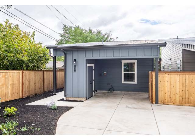 Property at 1380 Jacobs Dr, Eugene, OR 97402, 2 beds, 1 bath