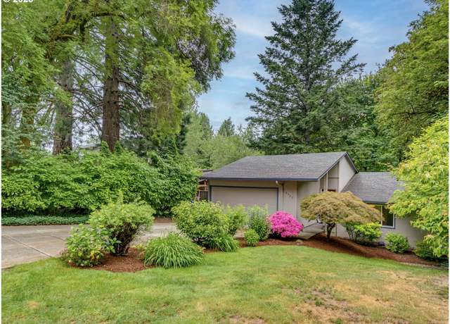 Property at 9525 SW 8th Dr, Portland, OR 97219, 3 beds, 1.5 baths