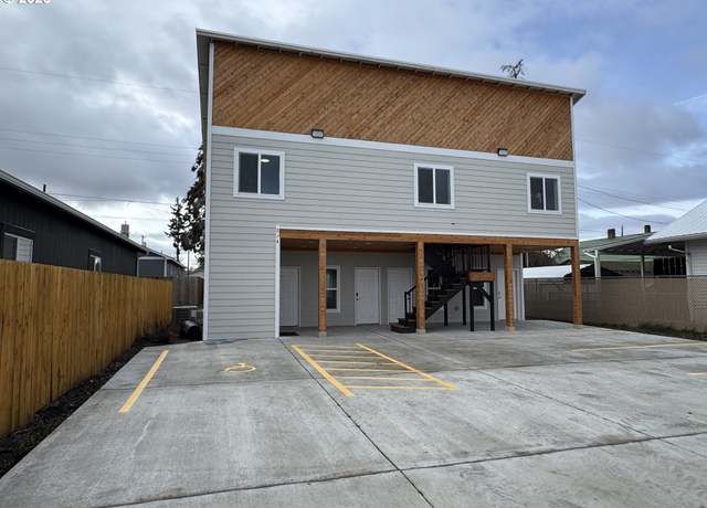 Property at 214 W Court St, Goldendale, WA 98620, 5 beds, 2 baths