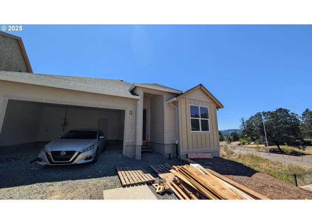 Property at 996 E Rork Ct, Newberg, OR 97132, 3 beds, 2.5 baths
