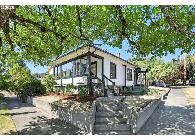 Property at 6105 S Hood Ave, Portland, OR 97239, 3 beds, 2 baths