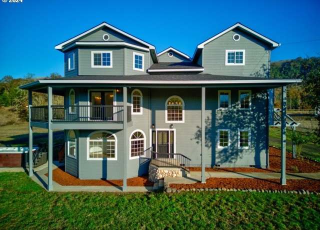 Property at 1381 Echo Dr, Roseburg, OR 97470, 5 beds, 3 baths