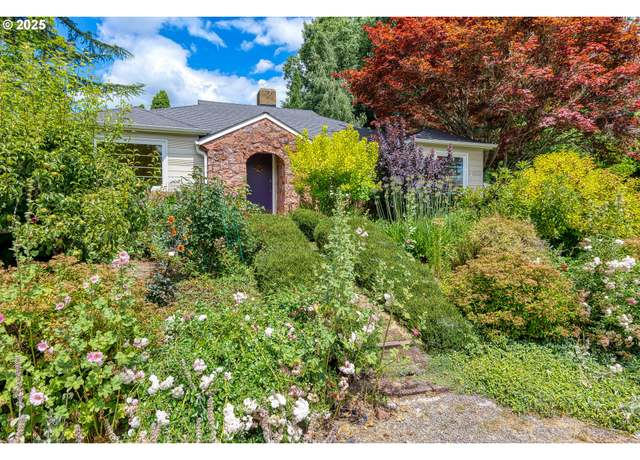 Property at 8285 SW Parrway Dr, Portland, OR 97225, 2 beds, 1.5 baths