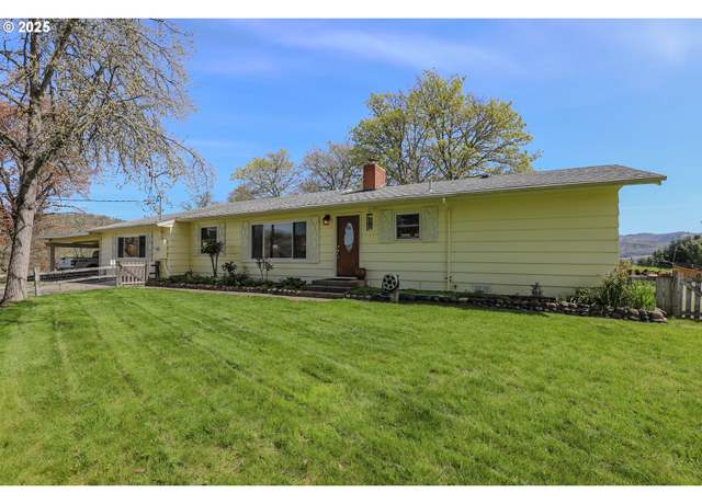 Property at 383 Little Valley Rd, Roseburg, OR 97471, 3 beds, 1.5 baths
