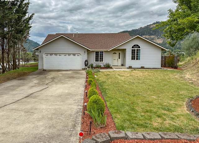 Property at 142 NE Stevenson Ct, Myrtle Creek, OR 97457, 3 beds, 2 baths