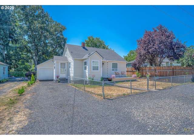 Property at 465 S 7th St, St. Helens, OR 97051, 2 beds, 1 bath