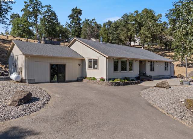 Property at 941 Colonial Rd, Roseburg, OR 97471, 3 beds, 2 baths