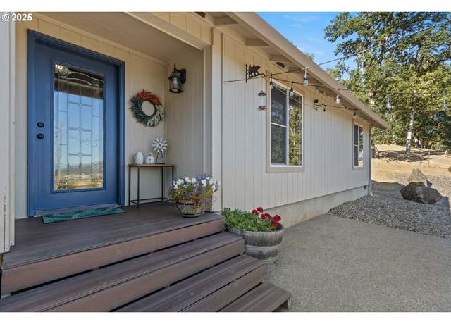 Property at 941 Colonial Rd, Roseburg, OR 97471, 4 beds, 2 baths