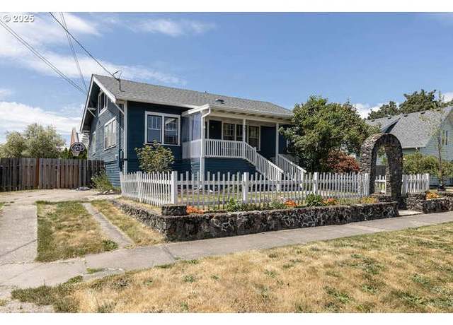 Property at 709 S Meridian St, Newberg, OR 97132, 4 beds, 2 baths