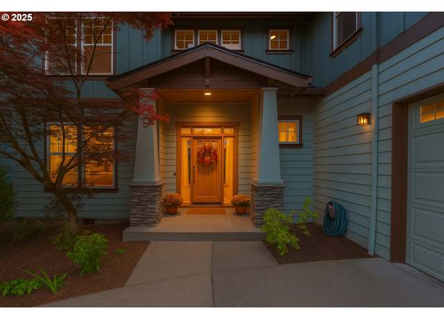 Property at 11540 SW 58th Ct, Portland, OR 97219, 4 beds, 2.5 baths