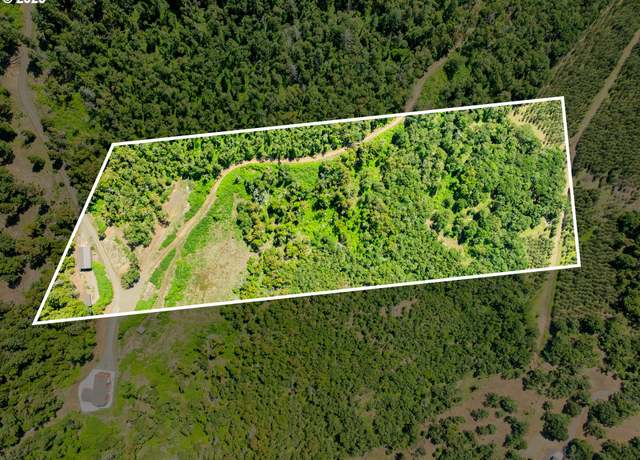 Property at 1650 Gem Dr, Roseburg, OR 97471