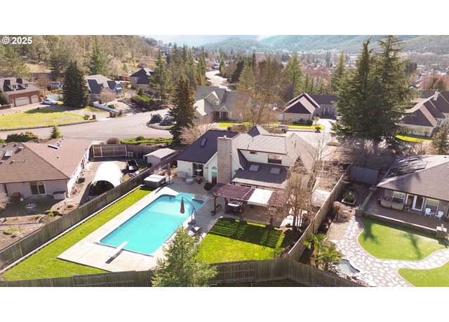 Property at 260 Aster St, Winchester, OR 97495, 4 beds, 3 baths
