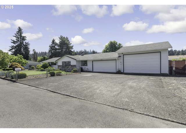 Property at 15125 SE Rancho Ave, Milwaukie, OR 97267, 3 beds, 2 baths
