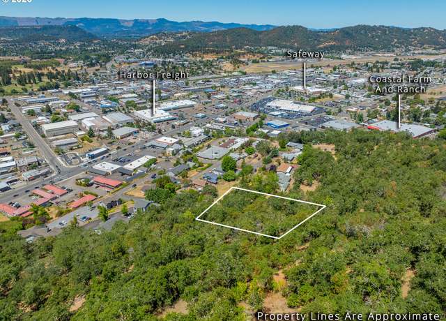 Property at 1111 NE Crescent St, Roseburg, OR 97470