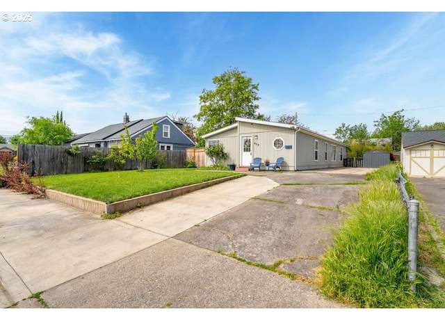 Property at 409 Kenwood Ave, Medford, OR 97501, 4 beds, 2 baths