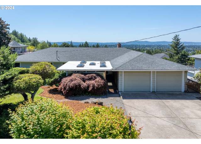Property at 7915 SE 112th Ave, Portland, OR 97266, 5 beds, 3 baths