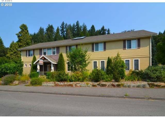 Property at 48175 E 1st St, Oakridge, OR 97463, 6 beds, 6 baths