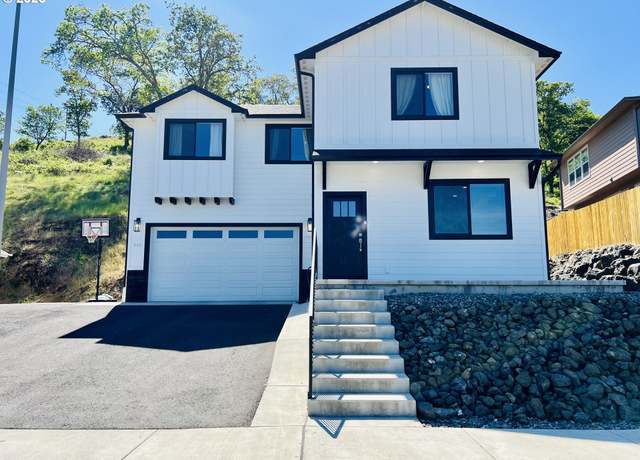 Property at 992 SE Golden Eagle Ave, Roseburg, OR 97470, 3 beds, 2.5 baths