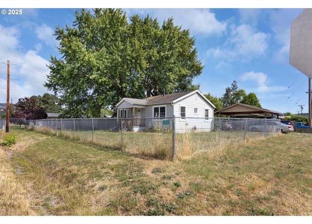 Property at 1951 Austin Rd, Roseburg, OR 97471, 2 beds, 1 bath