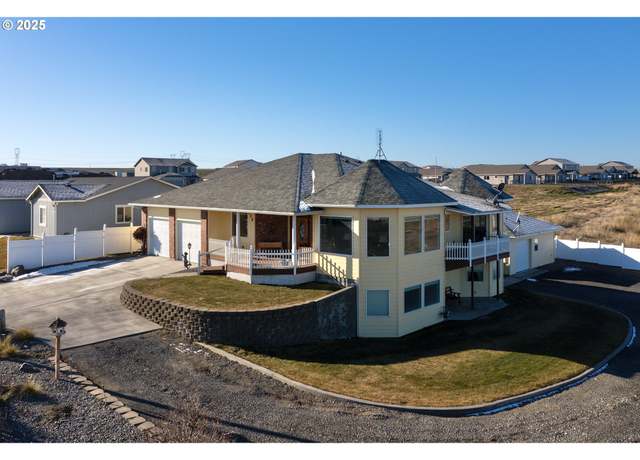 Property at 235 Truman Ave, Umatilla, OR 97882, 6 beds, 4.5 baths