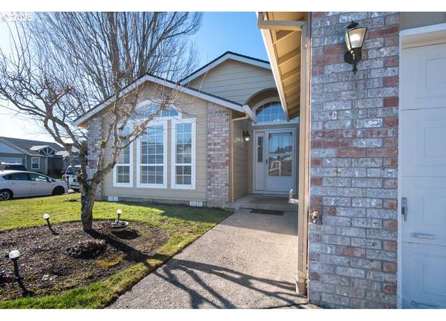 Property at 8402 NE 21st Ave, Vancouver, WA 98665, 3 beds, 2 baths