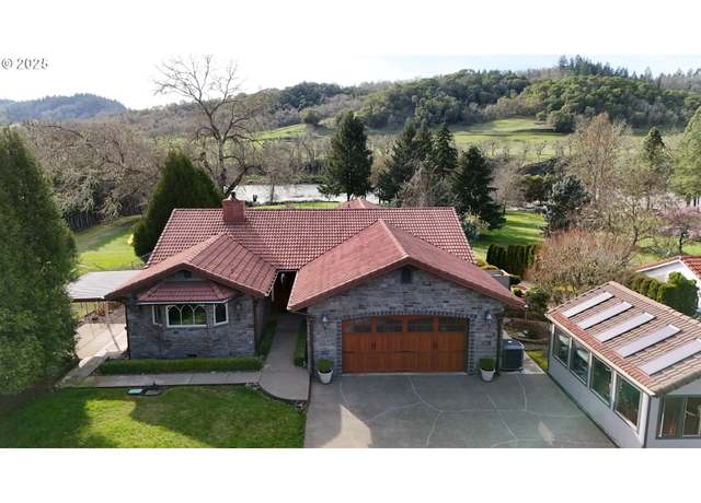 Property at 1356 Echo Dr, Roseburg, OR 97470, 3 beds, 2 baths