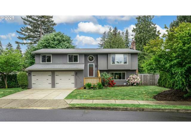 Property at 18123 Van Fleet Ave, Sandy, OR 97055, 4 beds, 3 baths