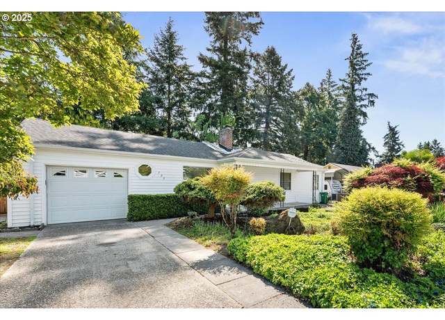 Property at 722 SE 113th Ave, Portland, OR 97216, 3 beds, 2 baths