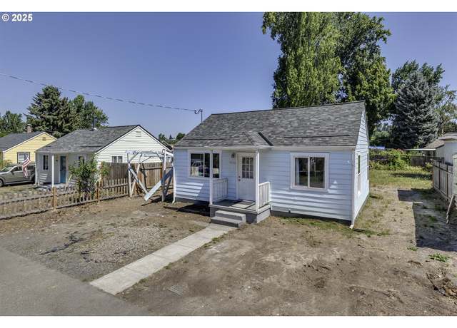 Property at 9508 NE Gertz Cir, Portland, OR 97211, 2 beds, 1 bath