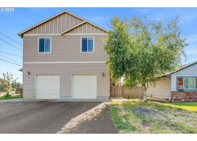 Property at 497 S 10th St, St. Helens, OR 97051, 3 beds, 3 baths