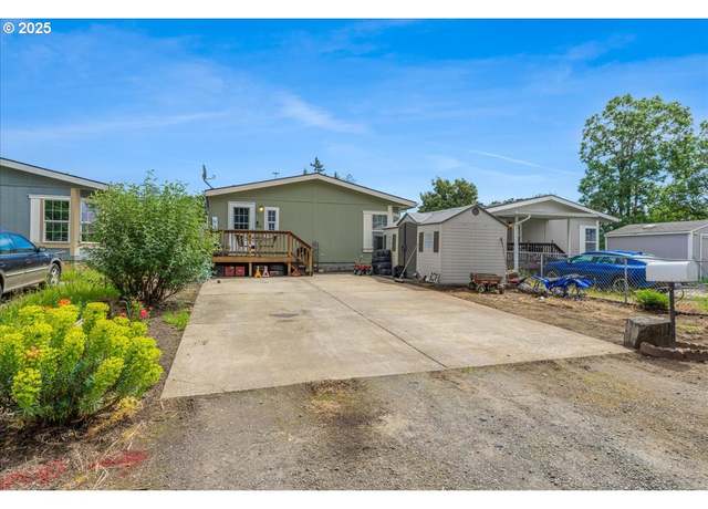Property at 534 N 9th St, St. Helens, OR 97051, 3 beds, 2 baths