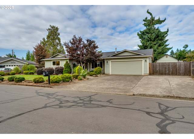 Property at 2790 32nd St, Springfield, OR 97477, 3 beds, 2 baths