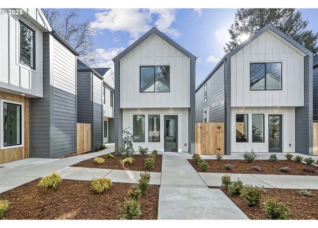 Property at 7922 SE 45th Ave, Portland, OR 97206, 2 beds, 2.5 baths