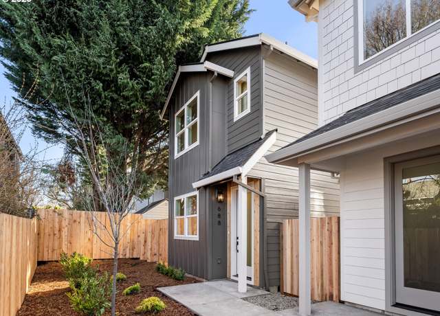 Property at 688 SE 47th Ave, Portland, OR 97215, 2 beds, 2.5 baths