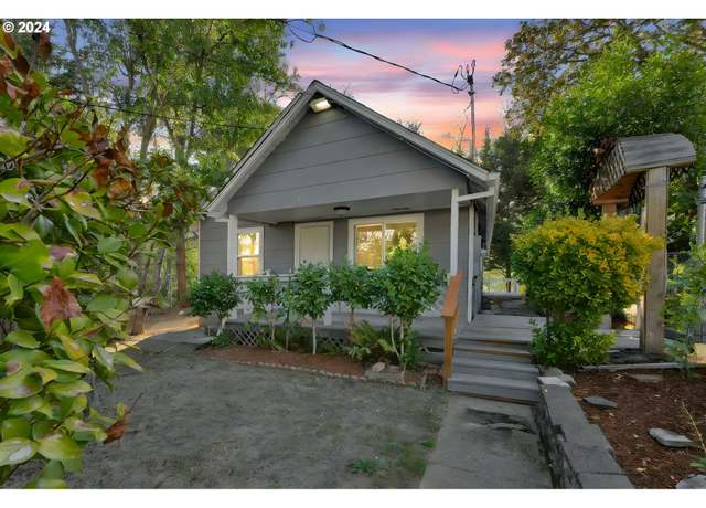 Property at 565 S Pine St, Canyonville, OR 97417, 2 beds, 2 baths
