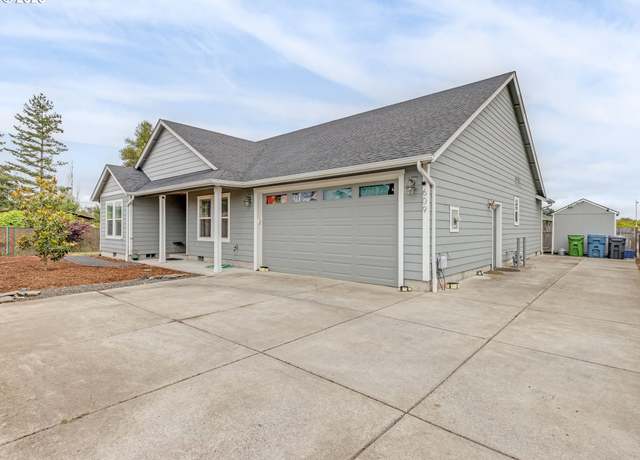 Property at 609 Lincoln St, Silverton, OR 97381, 3 beds, 2 baths