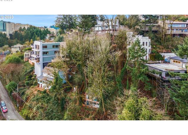 Property at 2590 SW Buckingham Ave, Portland, OR 97201