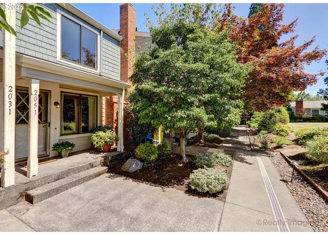 Property at 2051 Bonniebrae Dr, Lake Oswego, OR 97034, 3 beds, 1.5 baths