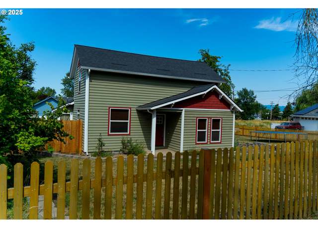 Property at 357 N Yamhill St, Carlton, OR 97111, 3 beds, 2 baths