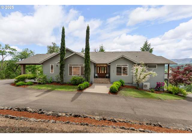 Property at 322 Monta Vista Ln, Roseburg, OR 97471, 3 beds, 4 baths
