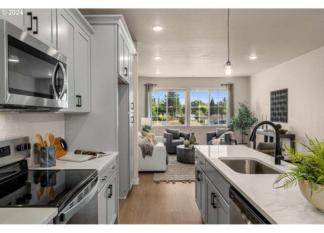 Property at 3373 SE Hammock Ln, Hillsboro, OR 97123, 2 beds, 2.5 baths