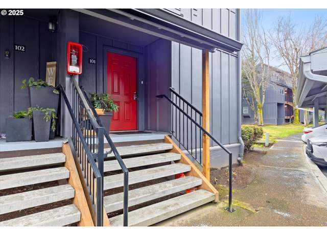 Property at 4 Touchstone #101, Lake Oswego, OR 97035, 4 beds, 2.5 baths