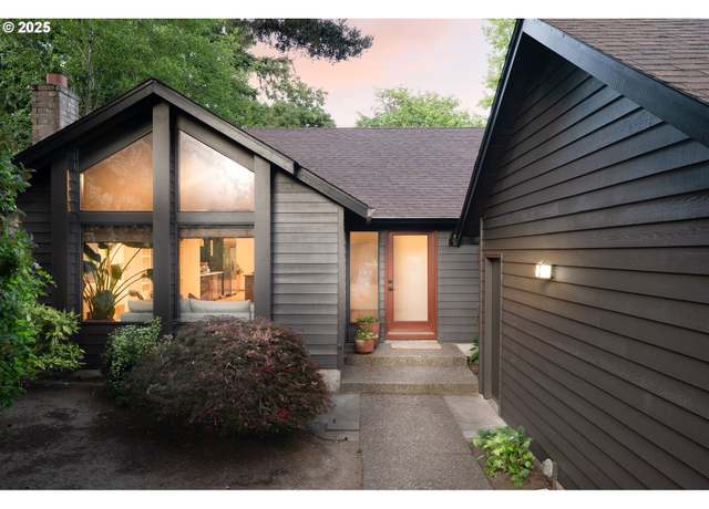 Property at 511 SW Colony Dr, Portland, OR 97219, 3 beds, 2 baths