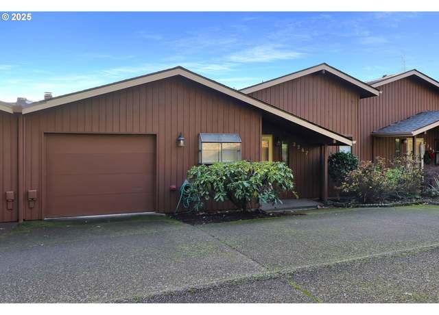 Property at 2267 Ridgeway Dr, Eugene, OR 97401, 2 beds, 2.5 baths