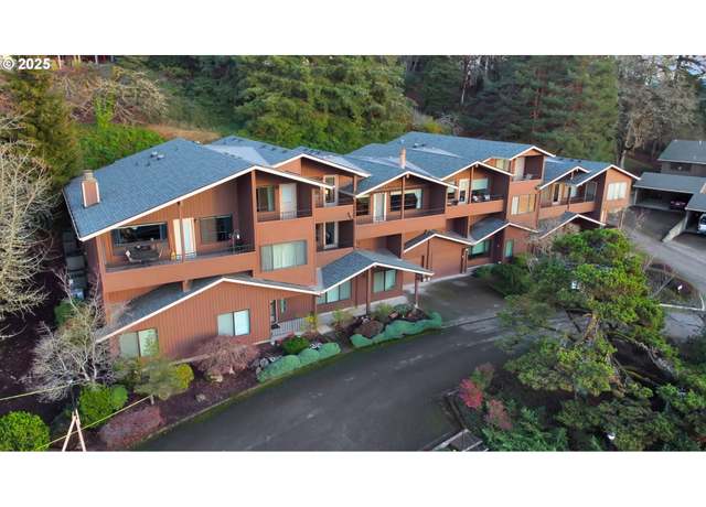 Property at 2267 Ridgeway Dr, Eugene, OR 97401, 2 beds, 2.5 baths