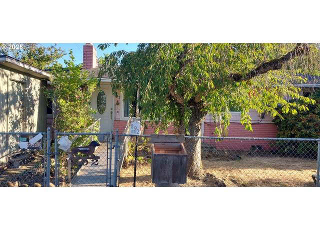 Property at 892 D St, Independence, OR 97351, 5 beds, 1 bath
