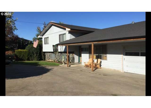 Property at 9888 SE 172nd Ave, Happy Valley, OR 97086, 4 beds, 3 baths