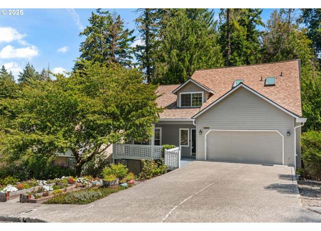 Property at 8714 SW 49th Ave, Portland, OR 97219, 4 beds, 3.5 baths